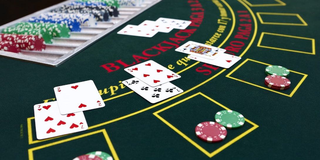 Win Big at the Double Deck Blackjack Table 1