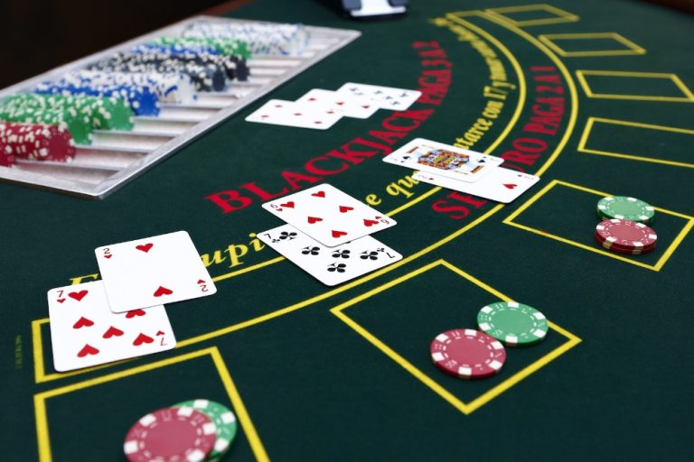 Win Big at the Double Deck Blackjack Table 1