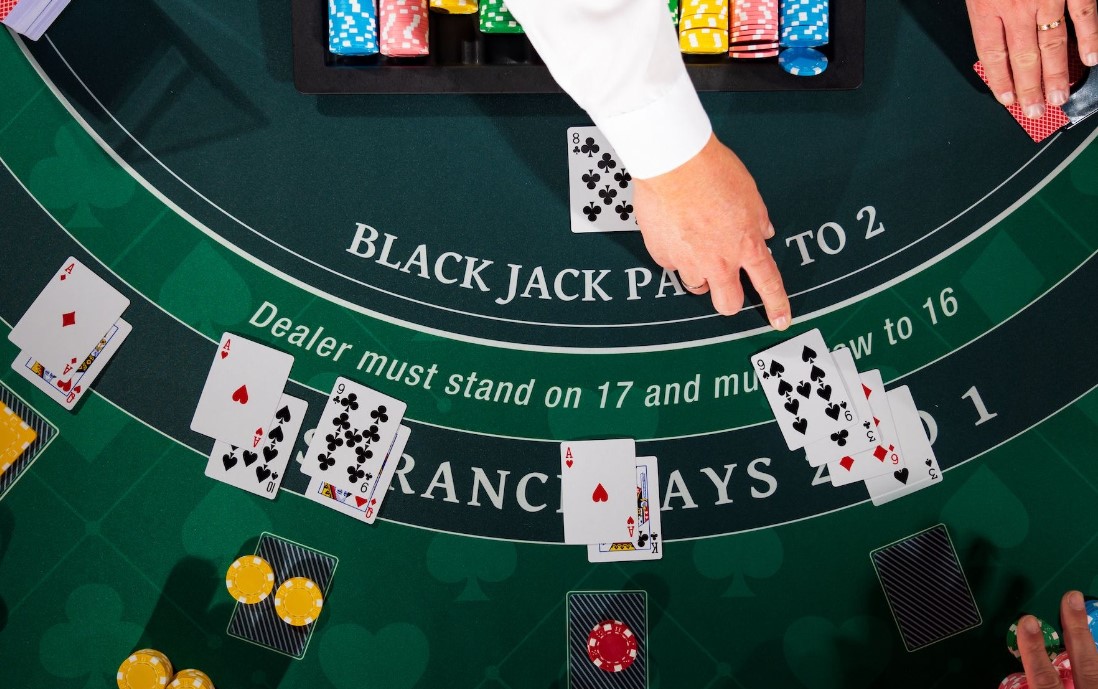 Win Big at the Double Deck Blackjack Table 2